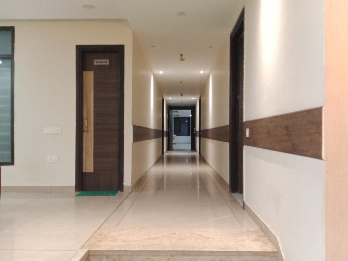 Hotel Golden Leaf Mohali Eksteriør bilde