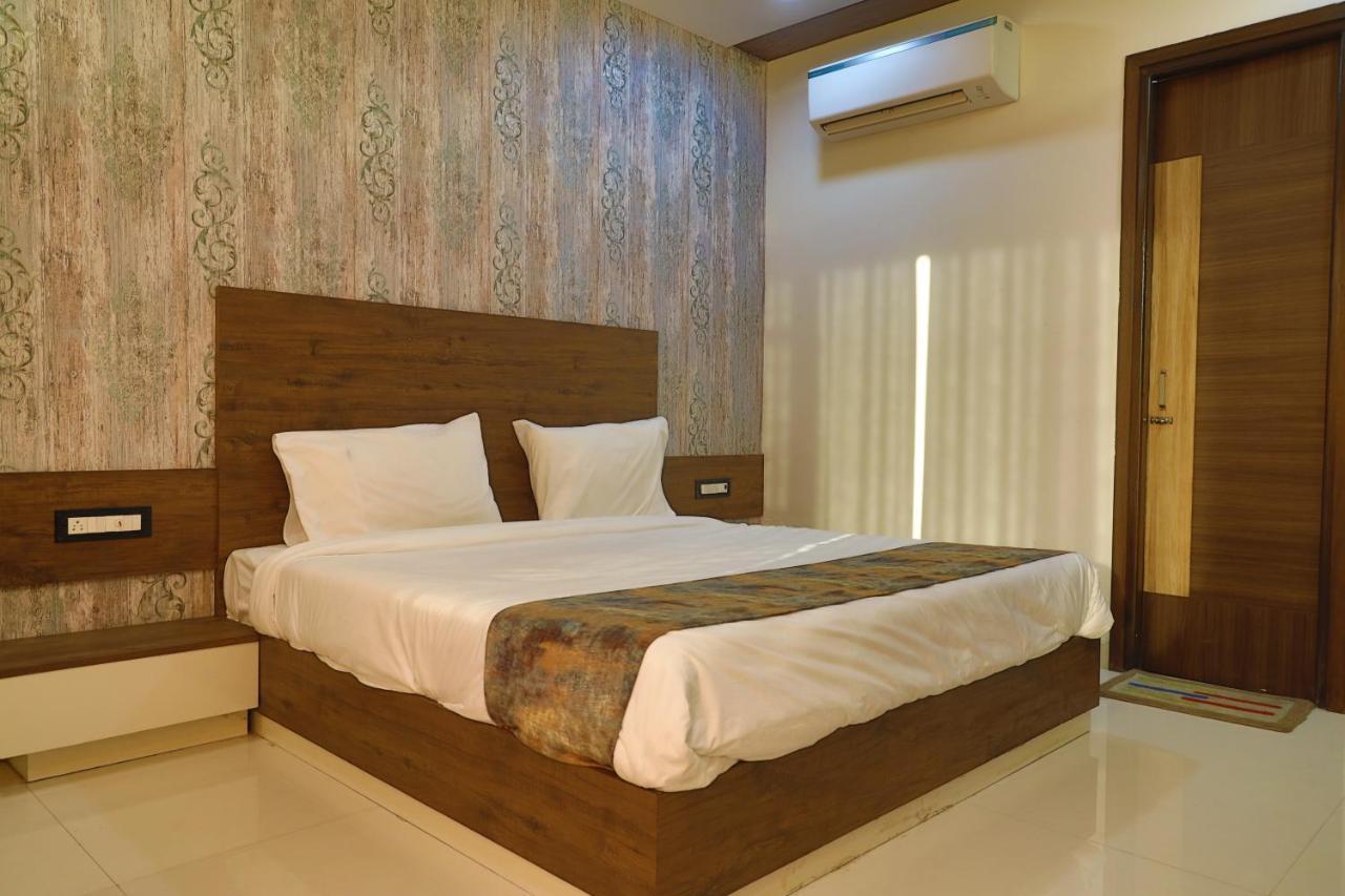Hotel Golden Leaf Mohali Eksteriør bilde
